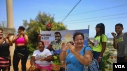 Betti Pernía, madre del atleta venezolano Julio Mayora, luego de la victoria de su hijo en los Juegos Olímpicos, el 28 de julio 2021.