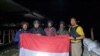 Tiga anggota kelompok kriminal bersenjata (KKB) pimpinan Lekagak Telenggen yang menyerahkan diri ke Satgas Ops Nemangkawi TNI-Polri, Minggu 16 Mei 2021. (Courtesy: Kogabwilhan III)