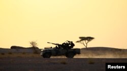 Des soldats du Front Polisario à Bir Lahlou, dans le Sahara occidental, le 9 septembre 2016.
