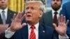 El presidente Donald Trump habla con periodistas en la sala Oval de la Casa Blanca en Washington el martes, 11 de febrero de 2020. 