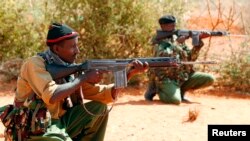 Keniyalik askarlar. Al-Shabab Afrika Ittifoqi qo'shinlari safidagi keniyalik 60 dan oshiq askarni o'ldirganini da'vo qilayapti.