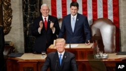 លោក​ប្រធានាធិបតី​ Donald Trump ថ្លែង​សុន្ទរកថា​ប្រចាំឆ្នាំ​លើក​ទី​មួយ​ស្តីអំពី«ស្ថានភាព​សហព័ន្ធ‍» (State of the Union Address) ទៅ​កាន់​សភាជាតិ​សហរដ្ឋអាមេរិក​នៅ​ថ្ងៃ​អង្គារ ទី៣០ ខែ​មករា ឆ្នាំ២០១៨។ (រូបថត៖ AP)