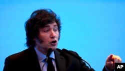 El presidente argentino Javier Milei habla durante el Foro Económico Internacional de las Américas, el martes 26 de marzo de 2024, en Buenos Aires. 