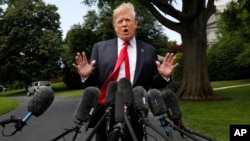 Presiden Donald Trump berbicara kepada media di halaman Gedung Putih, di Washington, 23 Mei 2018.