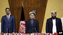 President Ashraf Ghani, tengah, hadir dalam rapat gabungan dengan Dewan Nasional di Kabul, Afghanistan, April 25, 2016.