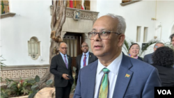 El nuevo secretario general de la Organización de Estados Americanos, Albert Ramdin captado la tarde de este lunes al cierre de la Asamblea General de la OEA, en Washington, donde resultó elgido por aclamación del pleno. [Foto: Tomás Guevara, VOA]