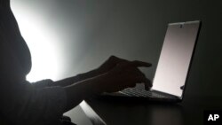 انجمن انترنت در ایالات متحده خواستار آزادی انترنت و مخالف وضع محدودیت بر آن است