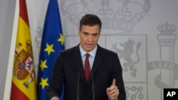 Perdana Mentari Spanyol Pedro Sanchez berpidato di Istana Moncloa di Madrid, Spanyol, Sabtu, 24 November 2018. 
