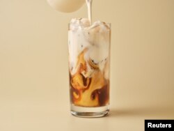 Atomo Coffee's 'beanless coffee', which uses superfoods and upcycled ingredients to mimic the molecular structure of coffee, is seen in this handout picture obtained by Reuters on September 29, 2023. (Atomo Coffee/Handout via REUTERS)