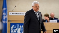 Presiden Palestina Mahmud Abbas saat akan menyampaikan pidato di hadapan Dewan HAM PBB di Jenea, 27 Februari 2017. (Foto: dok). 