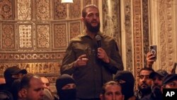 Abu Mohammed al-Golani pran la pawol nan Moske Umayyad la nan vil Damas, 8 Desanm, 2024.