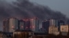 Asap membubung ke langit kota Kyiv usai serangan drone oleh Rusia di tengah invasi negara itu ke Ukraina, di Kyiv, Ukraina, Kamis, 7 November 2024. (Foto: Gleb Garanich/Reuters)