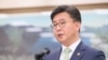 홍용표 한국 통일부 장관이 21일 국회 외교통일위원회에서 개성공단 임금 인상 문제와 남북관계발전 기본계획 등에 대해 현안보고하고 있다.