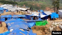 Artisanal miners are seen at the mining settlement on the Kpangba hill in Mongbwalu in northeastern Democratic Republic of Congo, Nov. 16, 2016.