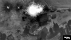 Serangan udara Rusia atas sasaran di kota Raqqa, Suriah utara (foto: dok).
