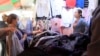 Cambodian citizens buy sweaters to protect themselves from an unusually cold weather in Phnom Penh's Central Market, December 21, 2017. (Tum Malis/VOA Khmer) 
