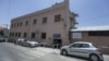 Sebuah gambar yang diambil pada 30 Juni 2020, menunjukkan gedung sekolah Our Lady of Lourdes di kota Zahle, Lebanon, di wilayah Bekaa tengah. (Foto: AFP/Joseph Eid)