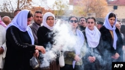 Jinên Êzidî di şînîya qurbanioyên destê DAIŞê