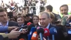 Milli Şuranın prezidentliyə namizədi mətbuata açıqlama verir