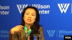 美国智库布鲁金斯学会韩国研究主任朴正铉（音，Jung H. Pak）星期三在华盛顿智库威尔逊学者中心，讨论对朝新政策。 (美国之音斯洋拍摄)