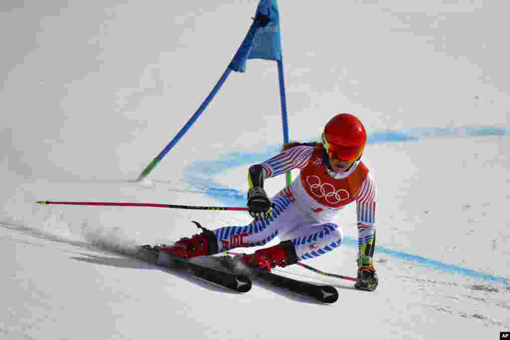 美国滑雪选手米凯拉·席弗琳在平昌冬奥会高山滑雪女子大回转比赛中(2018年2月15日)。