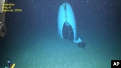 Esta imagen de junio de 2023 facilitada por Pelagic Research Services muestra restos del sumergible Titan en el fondo del océano Atlántico.