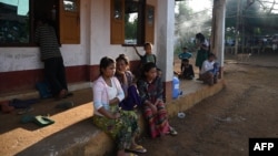 ထွက်ပြေးတိမ်းရှောင်နေရသော ဒေသခံများ 