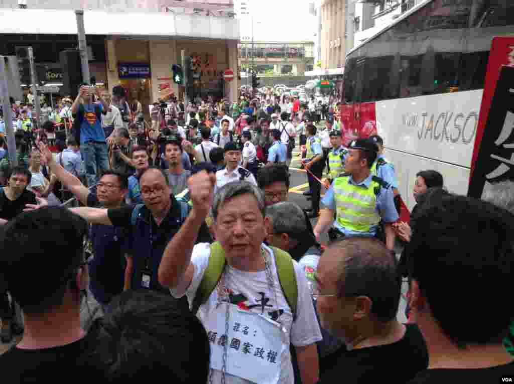 香港支联会举行年度爱国民主大游行(美国之音海彦拍摄)