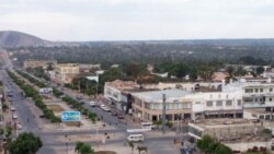 Nampula: Pobreza afasta crianças da escola 2:30