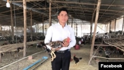 រូបឯកសារ៖ លោក នី ណាក់ សហគ្រិនកសិកម្ម ដែល​ត្រូវ​បាន​ចាប់​ខ្លួន​កាល​ពី​ថ្ងៃទី១១ ខែ​ធ្នូ ឆ្នាំ២០២០ ក្រោយ​បង្ហោះសារ​ត្រាប់​តាម​លោក​នាយករដ្ឋមន្ត្រី ហ៊ុន សែន។ (រូបថត៖ Facebook/Nak Ny)