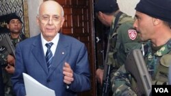 PM Mohamed Ghannouchi, bekas anggota rejim Presiden Zine El Abidine Ben Ali, akan tetap berada dalam Kabinet.