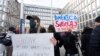 Gjatë një proteste përpara Zyrës së Menaxhimit të Personelit 