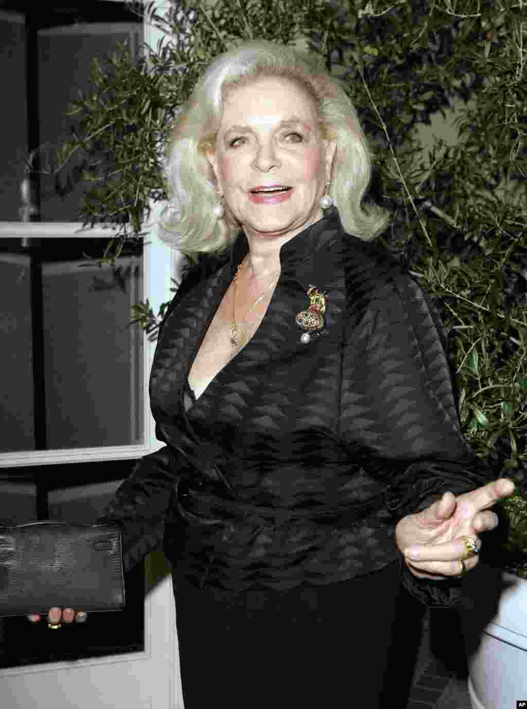 Actress Lauren Bacall arrives at Elle magazine's 14th Annual Women in Hollywood tribute in Los Angeles, Oct. 15, 2007.