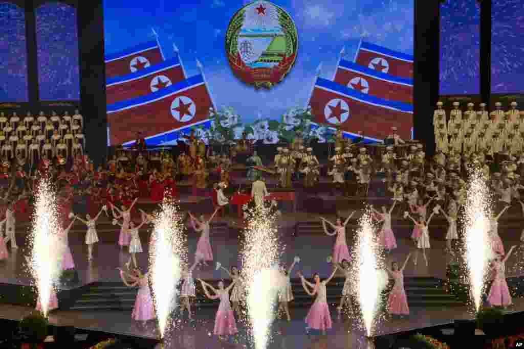 朝鲜建国70周年庆祝晚会上的舞蹈（2018年9月8日）。