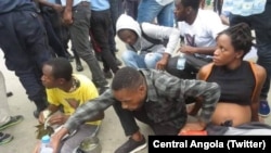 Laurinda Gouveia, activista angolana (grávida) numa manifestação em Luanda contra o desemprego