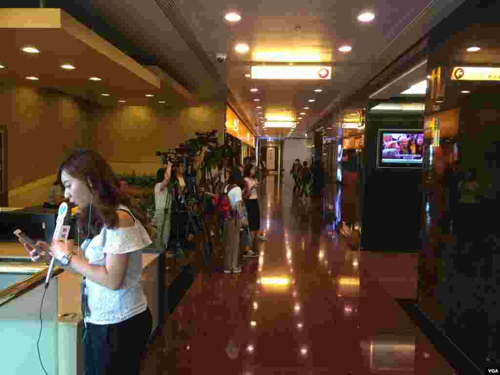 北韓"脫北者"滯留南韓駐港總領館(美國之音海彥拍攝)