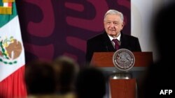 ARCHIVO - Esta imagen publicada por la Presidencia mexicana muestra al presidente de México, Andrés Manuel López Obrador, hablando durante una conferencia de prensa en el Palacio Nacional en la Ciudad de México el 29 de enero de 2024.