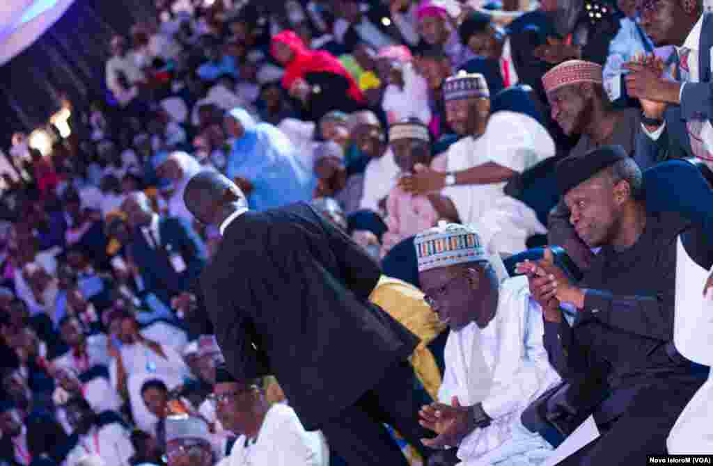 Dandzon jama'a ciki har da mataimakin Shugaban Najeriya,Prof. Yemi Osinbajo a Wajen Gasar kirkiro da fasaha a B.U.K