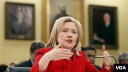 Hillary Clinton dijo que EE.UU busca proveer más apoyo a los grupos civiles en la isla.