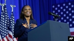 Laphonza Butler, presidenta de EMILY's List, habla en un evento en Washington el 23 de junio de 2023.