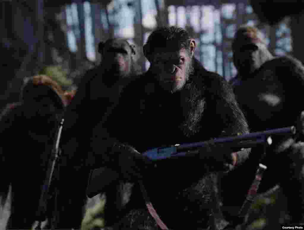 影片《猩球崛起：终极决战》（ &quot;War for the Planet of the Apes.&quot; 剧照 (20世纪福克斯公司图片)。