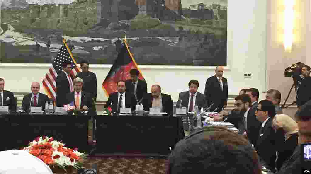 U.S. Secretary of State John Kerry and Afghan officials, including Foreign Minister Salahuddin Rabbani (C) at the start of their bilateral commission talks at Char Chinar Palace in Kabul, April 9, 2016. (Pamela Dockins/VOA).