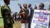 Des activistes zambiens lors d'une manifestation contre la corruption devant le parlement à Lusaka, le 28 septembre 2018. AFP / Salim Dawood 