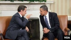 Presiden Nicolas Sarkozy (kiri) dan Presiden Barack Obama dalam pertemuan di Gedung Putih, Senin 10 Januari 2010.