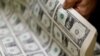 FOTO DE ARCHIVO: Billetes de dólares durante la producción en la Oficina de Grabado e Impresión en Washington. REUTERS/Gary Cameron 