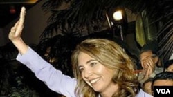 Anggota DPR AS, Gabrielle Giffords berada dalam perawatan ICU setelah tertembak di kepalanya.