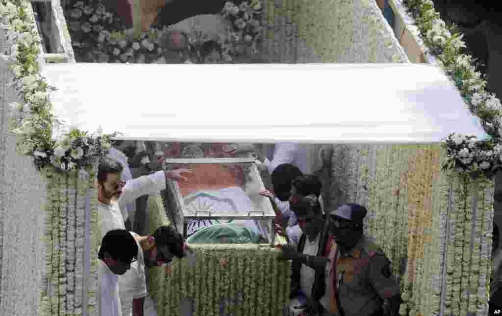 Jaruman Bollywood sun fara makokin mutuwar 'yar wasa Sridevi a Mumbai