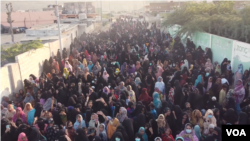 مولانا هدایت الرحمان " ګوادر کو حق دو" په  عنوان تحريک پېل کړی او تېر کال يې په ګوادر ښار کې پرلت هم وهلی و او وخت ناوخته يې احتجاجونه کړي چې په ګڼ شمېر نارينه او ښځينو به  پکې ګډون درلود