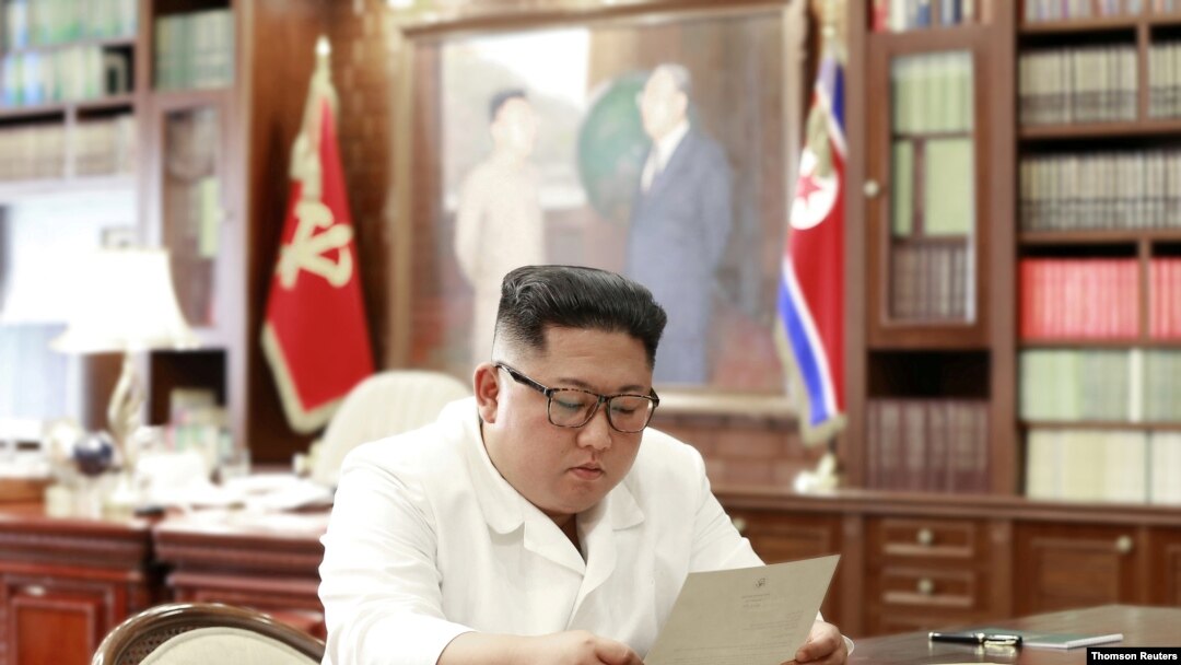  North Korean leader Kim Jong Un reads a letter from U.S. President Donald Trump, in Pyongyang, North Korea, in this picture released by North Korea's Korean Central News Agency, June 22, 2019.