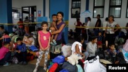 Refugiados venezolanos en Tumbes, Perú, esperando la tramitación de de documentos para continuar viaje en junio de 2019.